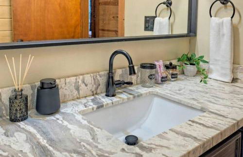 Near Downtown Helen - HotTub, Sauna, Game Room, Fire Pit - Foto 30