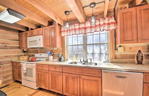 The Lake Place Cabin with Golf Cart and Free Kayaks! - Foto 8