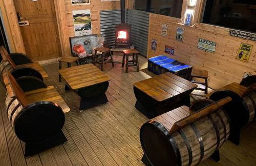 Sleeps 18 Double Decker Bus Hot Tub Sauna Cinema Pets - Foto 30