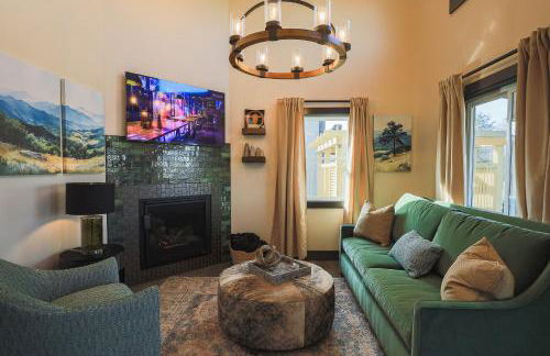 VVCR - Cabin 6 (1-Bed, Modern, Luxury w. Hot Tub) - Photo 3