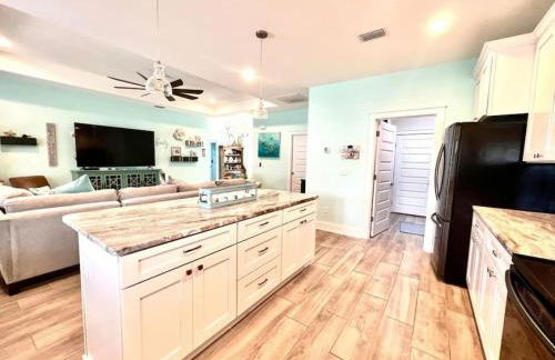 2 Fins Up, Beach Home, Private Pool , Golf Cart, 6 beds - Foto 58