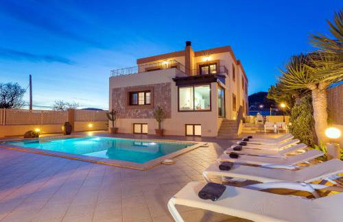 Villa near ibiza Town Sleeps 14 - Foto 5
