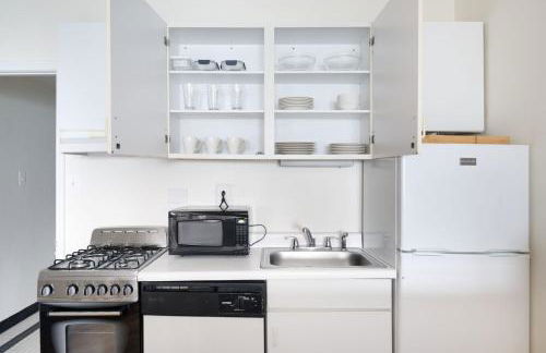 Gold Coast studio w doorman gym 2 blocks to L CHI-916 - Photo 6