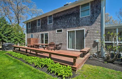 Traditional Marthas Vineyard Home with Porch and Yard - Foto 29