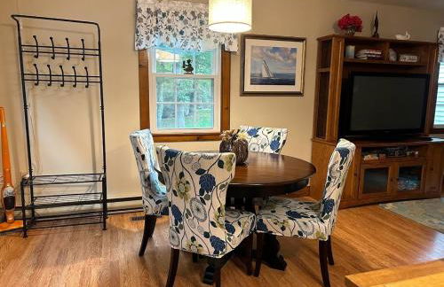 Cozy Bungalow Just Minutes from Mystic, Westerly Beaches, Boating and Casinos! bungalow - Foto 34