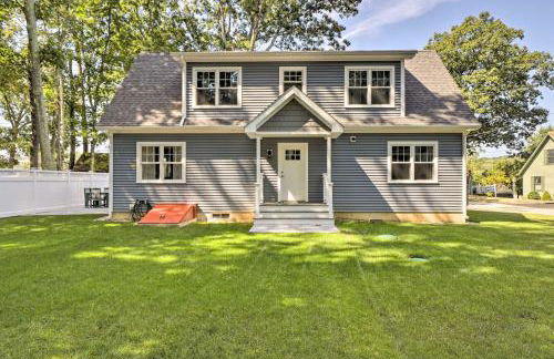 Sun-Dappled Retreat - Walk to Wickaboag Lake! - Foto 34