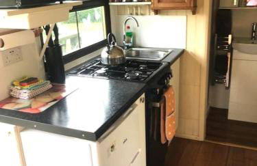 Idyllic Shepherds Hut glorious views to South Downs 'Perch' - Foto 6