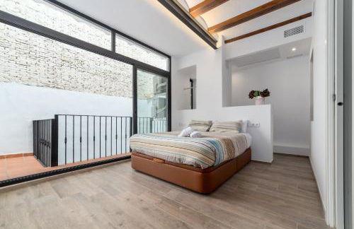 FLORIT FLATS - CATHEDRAL LUXURY TERRACE FLAT 2BR 2BA AC Wifi - Photo 23