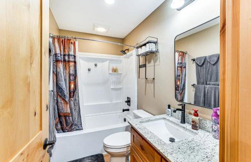 Wraparound Deck Newly Built Home in Grangeville! - Foto 16