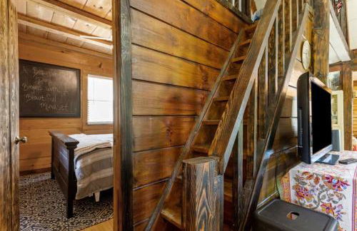 Knotty By Nature- Pet Friendly, Firepit, 150 Acres - Foto 21