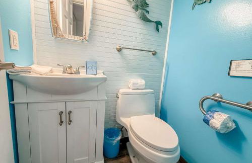 Spacious house- Deep Water Dock Pool Golf Cart Rental available - Foto 25