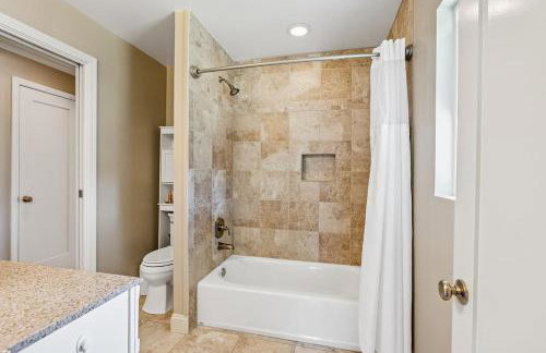 Happy House Getaway - Pool, Hot Tub & Wine Country - Foto 10