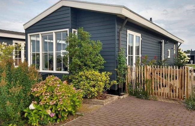 Canal-side Stay, Giethoorn - Photo 1