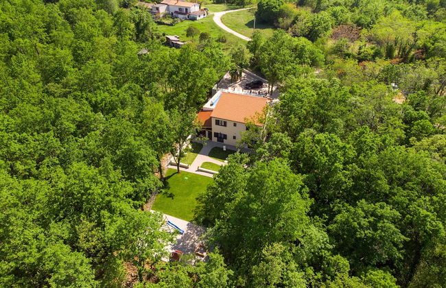 Villa PORTUM - Where Serenity & Comfort meet, Luxurious Woodland Retreat with Private Heated Pool & Amenities - Foto 55