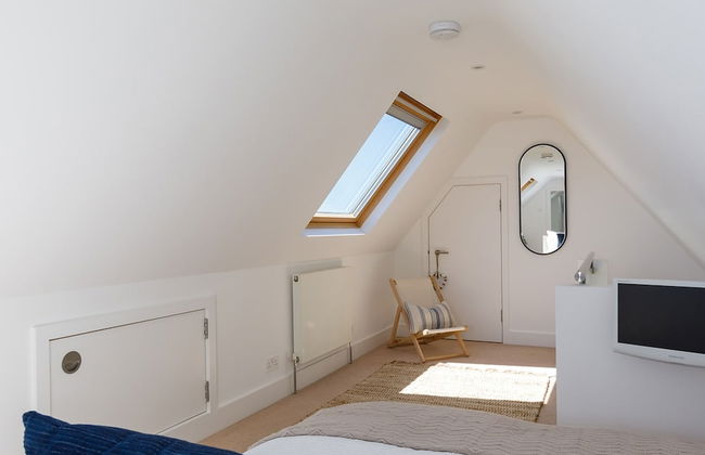 Gorgeous Home for 12 - Walk to Beach - Sea View - Photo 40