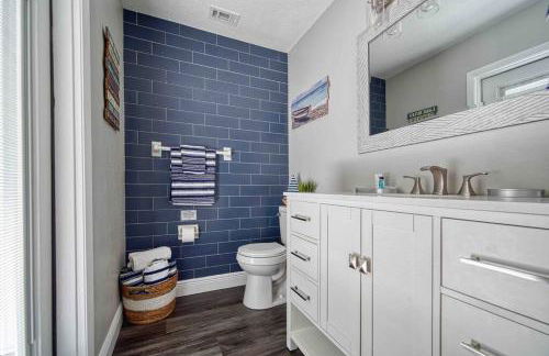 Stylish Lake home with HUGE POOL, Arcade with PS5,and Theater Just 5 min from Legoland - Foto 35