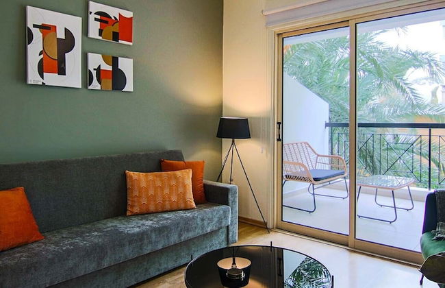 Phaedrus Living: City View Luxury Iras Flat 102 - Photo 12