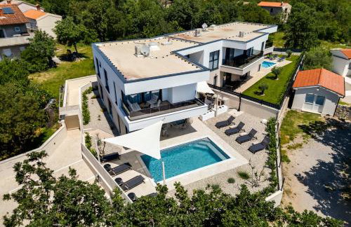 Villa Mirakul, new modern villa with swimming pool, close to the beach, children playroom, quiet area- by TRAVELER tourist agency Krk - ID 2680 - Foto 10