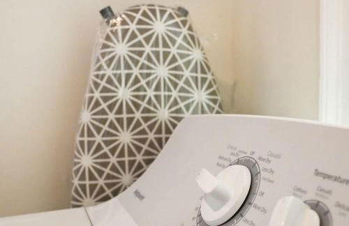 Spacious 6BR close to Portsmouth beaches and UNH - Photo 41