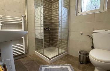 Sofia's Yard House - Foto 37