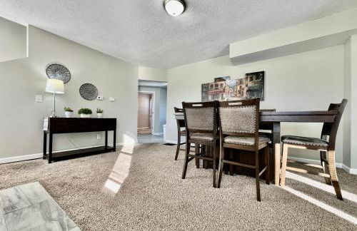 Charming 4BR Home in Liberty Township w Large Deck - Foto 3