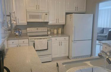 Just a short walk to the beach - Foto 7