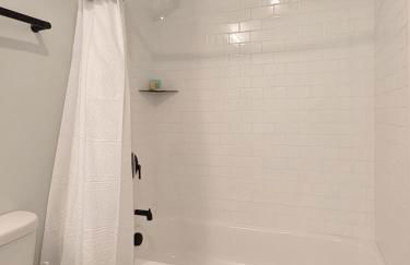 Fun Cozy Apts - 1 25 Mile Walk to TIAA Bnk Fld - Foto 11