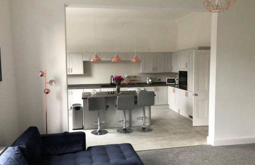 Stunning Bebington Maisonette - large private drive and entrance, good transport links - Foto 8