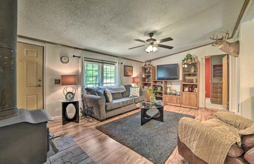 Cozy Hale Home Between Long and Loon Lakes! - Foto 2