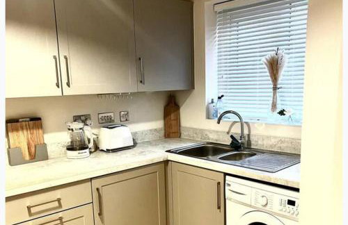 3-Bed House Sleeps 5 Free Parking - Photo 10