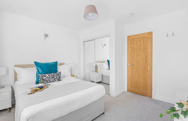 Chandlers Walk Modern Comfy Family Home in Exeter - Photo 25