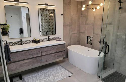 Upscale mid century on the green w Private Hot Tub - Foto 59