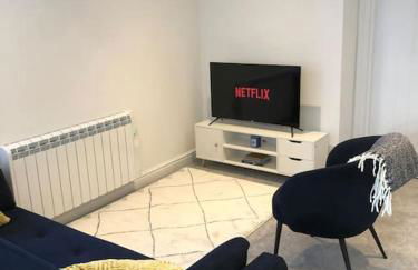 Spacious and Stylish Flat in Trowbridge, Wiltshire - Photo 17