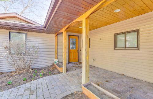 Lake Wisconsin Retreat with Dock Great for Groups! - Foto 39