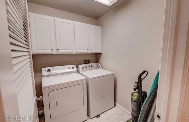 3BR Downtown Townhome /w Stunning Balcony Views! - Photo 20