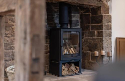 Luxury country oak beamed peaceful retreat - Photo 1