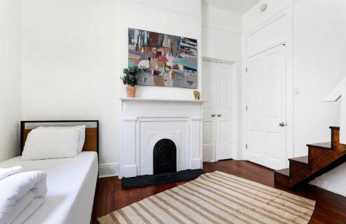 Uptown Spacious 4BD/3BA with Historic Charm - Foto 62