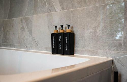 5 Bedrooms, Pool Table, Sleeps 10, Contractor Stays, Family Gatherings - Secure Free Parking - Foto 25