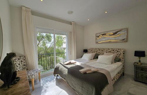 Large Family Villa 500m From Beach with Stunning Views - Photo 22