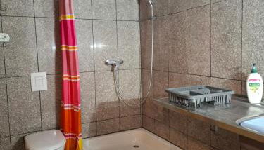 Gästezimmer Monika für Radtouristen, Geschäftsreisende und Monteure mit eigenem Bad im Souterrain - Foto 4, Shower