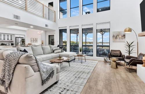 Lakefront Luxe 6BR 4B Home with Pool & Hot Tub - Foto 7