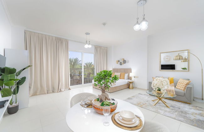 Marco Polo - Spacious Studio Lush View - Photo 4