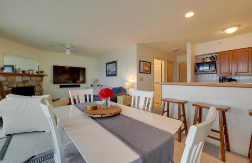 Beachfront Onekama Vacation Rental with Balcony! - Foto 6