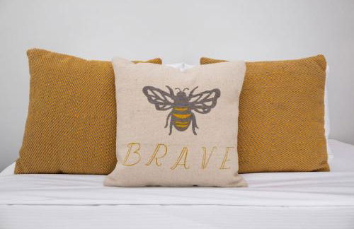 Deluxe 6 Bedroom 3 Min to Downtown w 2-car Driveway - Foto 28