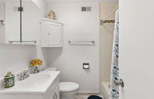 3BR Home Ideal for Work Trips, Family & Long Stays - Foto 21