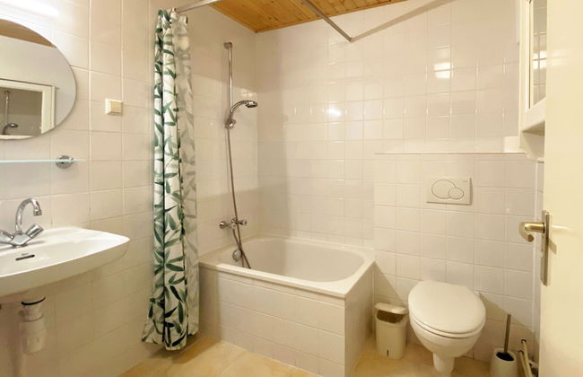 Timeless Charm and Cozy Stay - Photo 24