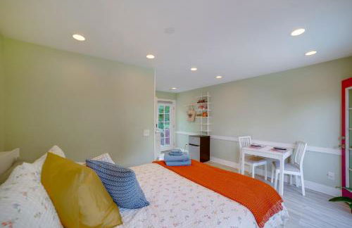 Walk to Festival of Lights Cozy Couples Retreat - Foto 13