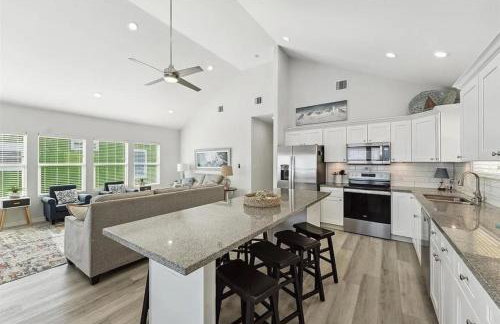 Beachfront Views with 3 bedrooms and 2 bathrooms - Foto 33