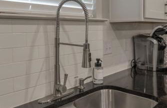 Modern Regional Art Gallery Home - Spacious & New! Tv in each room - Foto 17