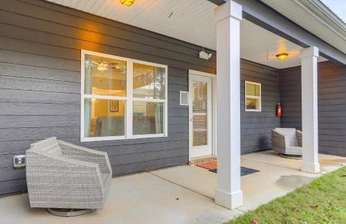 Gather, Play and Unwind! Modern Locust Grove Home - Foto 29